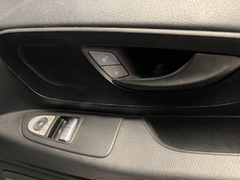 d568ee5c-f309-4a69-9f46-a876258f28bb